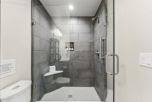 Shower, hair dryer, towels, soap - Summit County Gem |  Designer Kitchen + Great Views (Silverthorne)