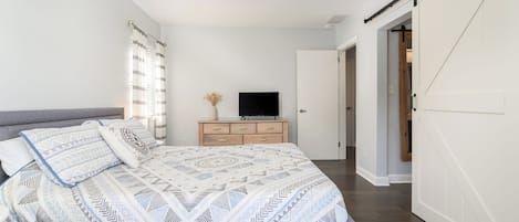 4 habitaciones, tabla de planchar con plancha y cuna de viaje