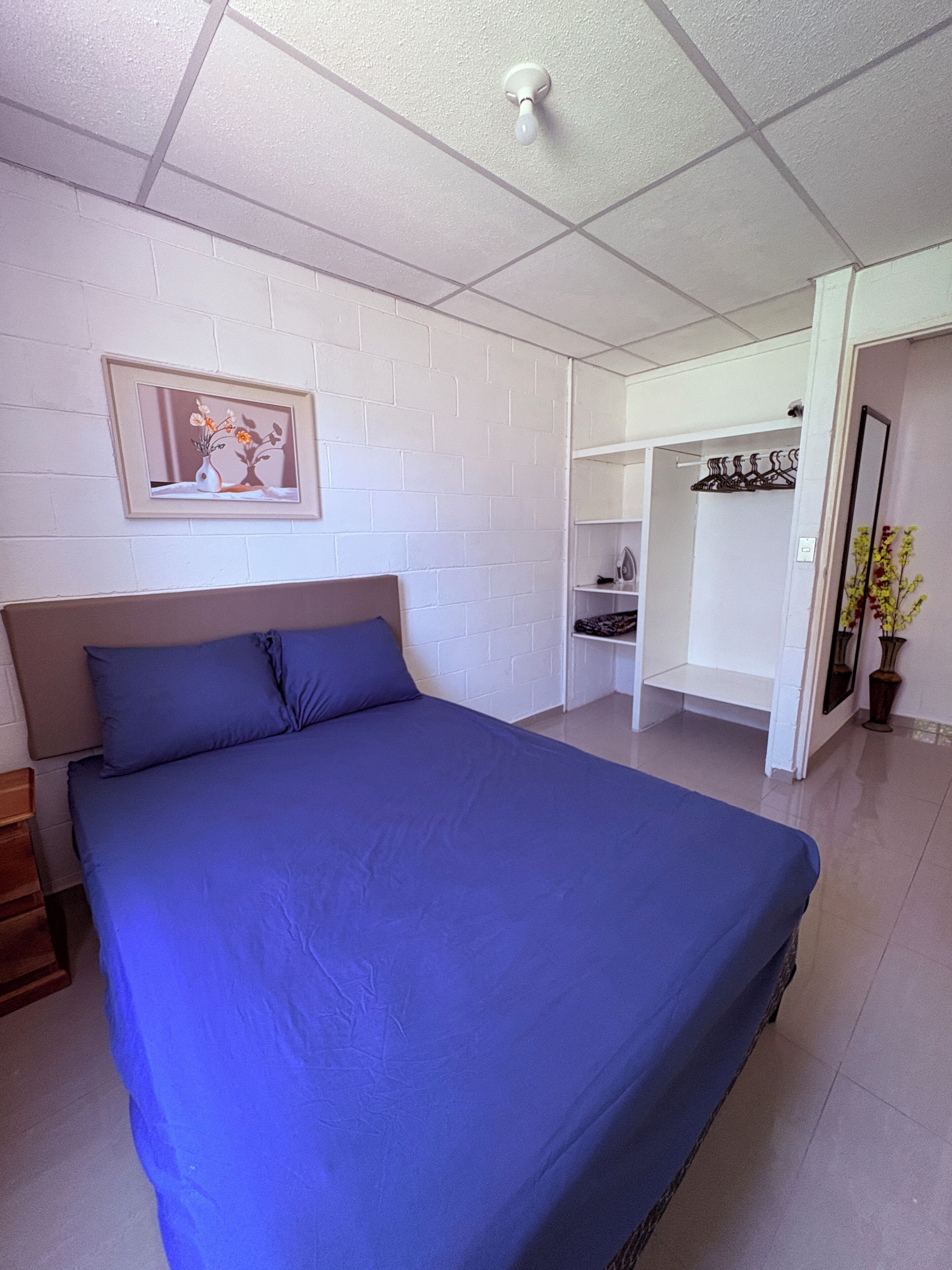 3 habitaciones, tabla de planchar con plancha y wifi gratis 
