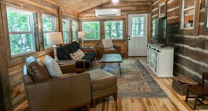 Tranquil Mountainside Cabin in Charming Mountain View with AC