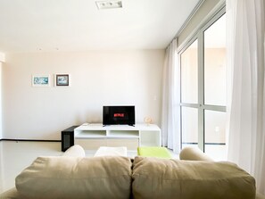 Basic Apartment | Living area | TV - Condominio Zaragoza no Parque Del Sol (Fortaleza)