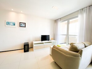 Basic Apartment | Living area | TV - Condominio Zaragoza no Parque Del Sol (Fortaleza)