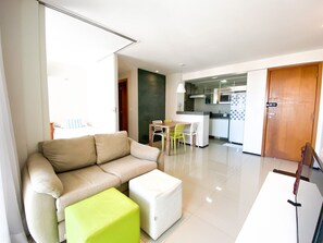 Basic Apartment | Living area | TV - Condominio Zaragoza no Parque Del Sol (Fortaleza)
