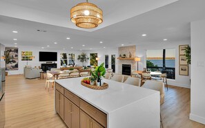 Dining - Panoramic Lake Whitney Views • Hot Tub • Game Room • Sleeps 20 (Clifton)