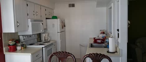 Microondas, horno, placa de cocina