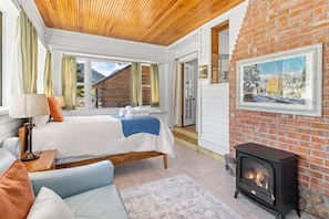 2 bedrooms, desk, WiFi, bed sheets - River Cabin, Hot Tub, AC (Estes Park)