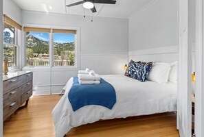 2 bedrooms, desk, WiFi, bed sheets - River Cabin, Hot Tub, AC (Estes Park)