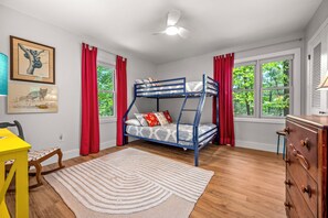 Room - Treetop Escape   Mountain Views - Private Retreat (Lake Lure)