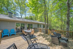 Outdoor dining - Treetop Escape   Mountain Views - Private Retreat (Lake Lure)