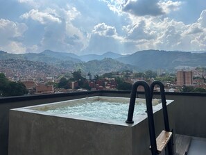 Bain à remous extérieur
