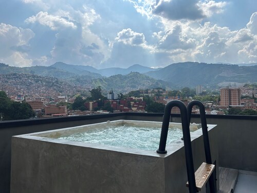 Smart apartment in Medellín (with jacuzzi and billiards)