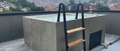 Bain à remous extérieur
