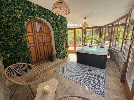 Indoor spa tub. Gîte with spa & heated pool near Carcassonne