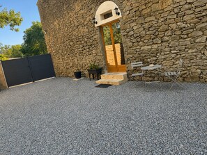 Outdoor dining - Gîte with spa & heated pool near Carcassonne (Trèbes)