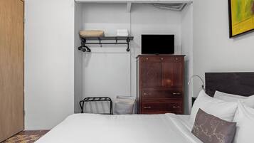 Deluxe Apartment | Desk, laptop workspace, free WiFi