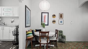 Apartamento, terraço | Área de estar