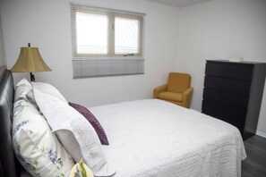 2 slaapkamers, een bureau, reisbedje, wifi