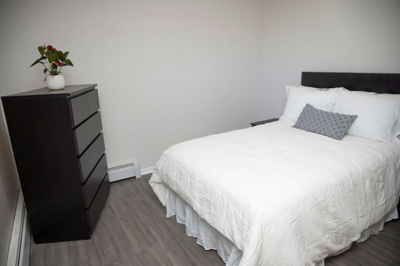 2 Schlafzimmer, Schreibtisch, Reisekinderbett, WLAN