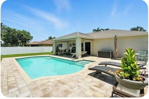 Pool - Nice 3-2 house with AC, heated pool in Cape Coral, near downtown and marinas (Cape Coral)