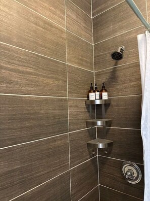 Hair dryer, towels, soap, toilet paper - Brooklyn stylish studio apartment! (Brooklyn)