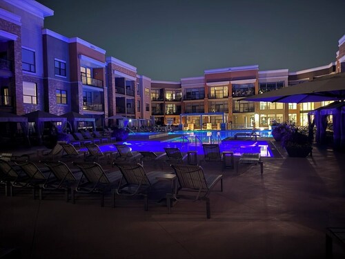 Beautiful Luxury Condo in the Heart of Overland Park