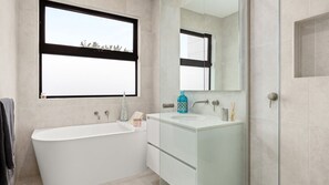 Shower - Fleetwood Atelier - Contemporary Townhouse (Frankston South)