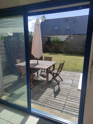 Outdoor dining - House just a stone's throw from the beach (Guidel)