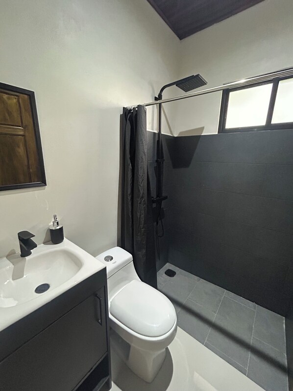 Dusche, Handtücher, Seife, Toilettenpapier