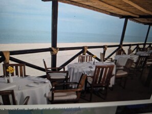 Outdoor dining - Puerto Vallarta 1 BR, 1 Ba condo - sleeps 4 - living area, full kit. 979 sq.ft. (Puerto Vallarta)