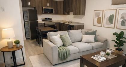 Stylish Basement Suite I Private Entry . Free Parking
