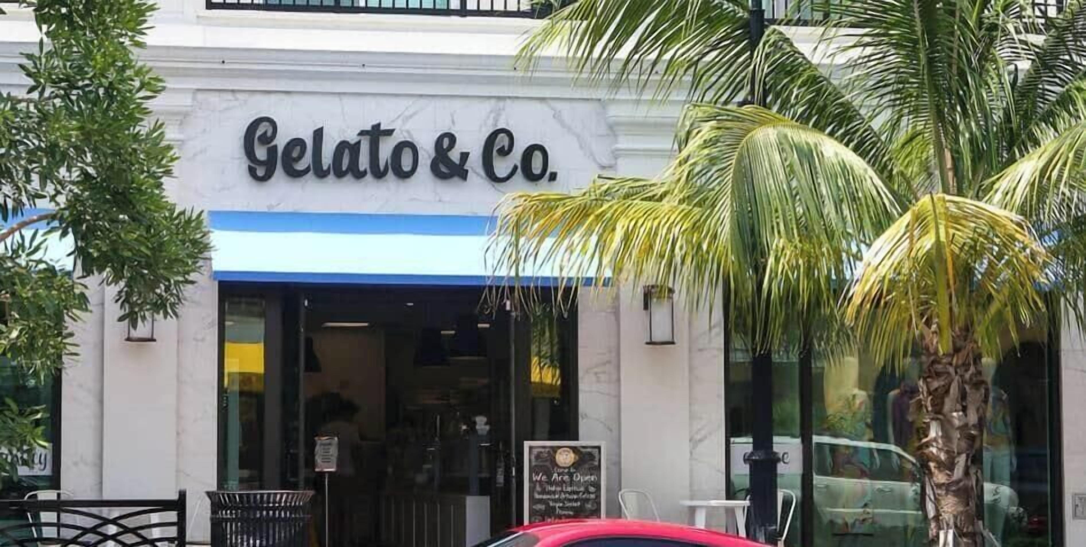 Una vetrina con il cartello 'Gelato & Co.'