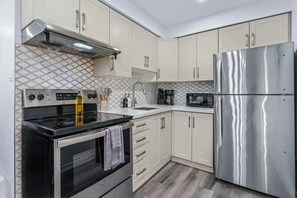 Interior - Relaxing Group Retreat Near Little Italy (Toronto)