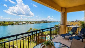 Property grounds - Waterfront Beach Condo With Pool & Jacuzzi (Treasure Island)