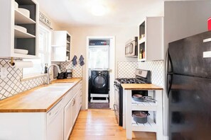 Private kitchen - Cozy Townhome Steps from City Park - Pet-Friendly Monthly Stays (Denver)