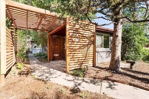 Terrace/patio - Cozy Townhome Steps from City Park - Pet-Friendly Monthly Stays (Denver)
