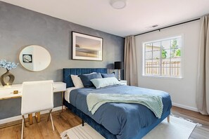 5 bedrooms, desk, iron/ironing board, travel cot - Modern Fremont Retreat 5BR 3BA Near Tesla and Meta (Fremont)