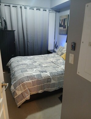 1 bedroom, WiFi, bed sheets - Modern 1 bedroom w/sleeps 4. Prime location across from CNE (Toronto)