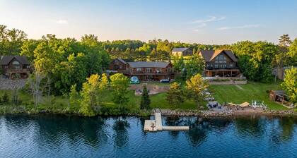 Golf Sim, Sauna, Lakefront Hot Tub & Stargazing