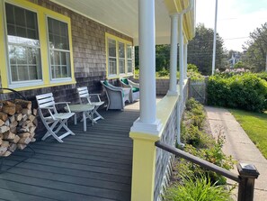 Terrace/patio - North Chatham Beachwalk -Spacious 6 bedroom walk to beach sprawling private yard (Chatham)