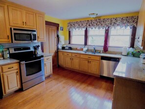 Microwave, oven, stovetop, dishwasher - North Chatham Beachwalk -Spacious 6 bedroom walk to beach sprawling private yard (Chatham)