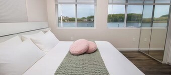 2 Waterfront Houses |Jacuzzi |Dock For Boat|Groups
