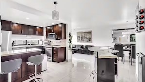 Private kitchen - Spacious Apt In Sunny Isles BCH (Sunny Isles Beach)
