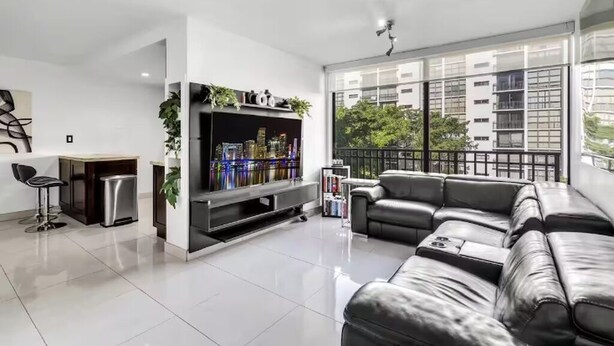 Living area - Spacious Apt In Sunny Isles BCH (Sunny Isles Beach)