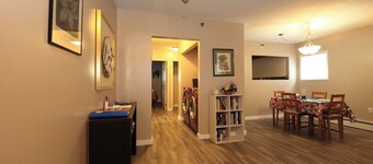 Private Two-Bedroom Apartment with 4 beds in the heart of Downtown