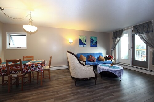 Private Two-Bedroom Apartment with 4 beds in the heart of Downtown