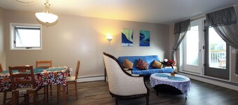 Private Two-Bedroom Apartment with 4 beds in the heart of Downtown