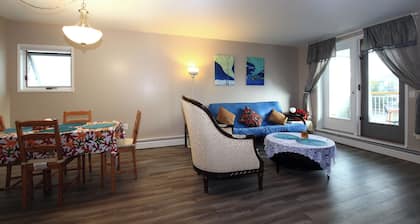 Private Two-Bedroom Apartment with 4 beds in the heart of Downtown