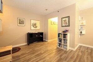 Interior - Private Two-Bedroom Apartment with 4 beds in the heart of Downtown (Yellowknife)