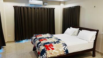 2 bedrooms, iron/ironing board, WiFi