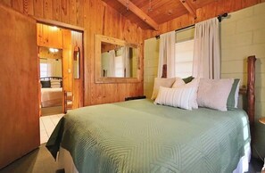3 bedrooms, Internet, bed sheets - Lake Greeson Cabin •Water View, Walk to Water • Peaceful 3BR Retreat (Kirby)